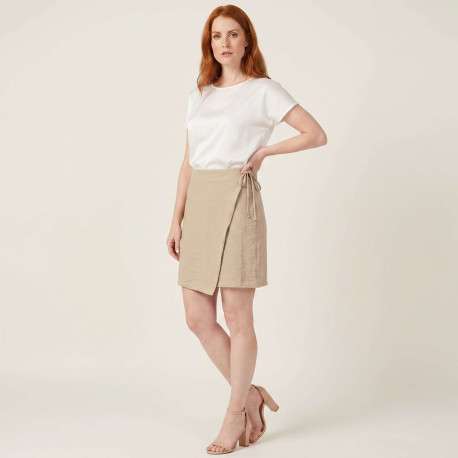 Jupe courte beige unie ajustable pourvue d'une coupe asymétrique - Image 3