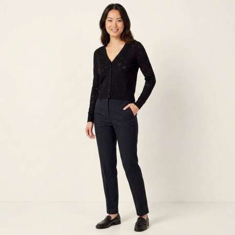 Gilet noir uni pourvu d'une coupe droite et de motifs coeurs en maille ajourée - Image 5