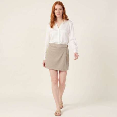 Jupe-short beige unie pourvue d'une coupe droite et d'une taille élastiquée - Image 7