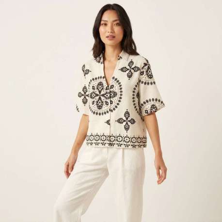 Chemisier en coton écru à motifs pourvu d'une coupe fluide et de manches courtes - Image 5