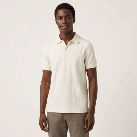 Polo en coton mélangé écru uni avec une coupe droite et un col boutonné - Image 4