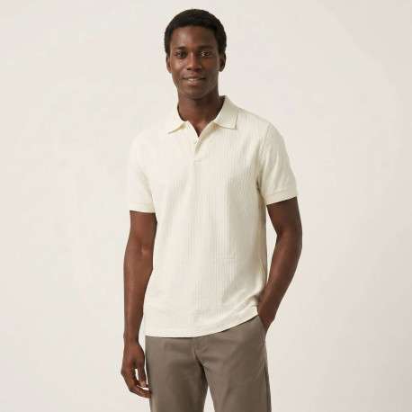 Polo en coton mélangé écru uni avec une coupe droite et un col boutonné - Image 5
