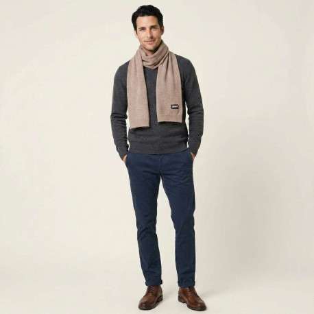 Echarpe beige uni en maille fine avec un patch brodé sur le bas - Image 3