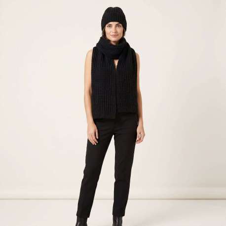 Coffret noir bonnet et écharpe en maille torsadée - Image 5