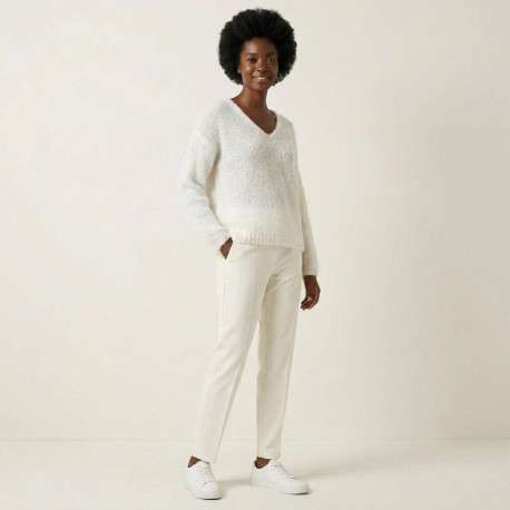 Pull en laine mélangée mohair blanc uni en maille jersey avec un col v - Image 3