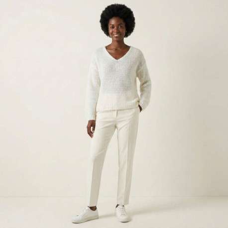 Pull en laine mélangée mohair blanc uni en maille jersey avec un col v - Image 4
