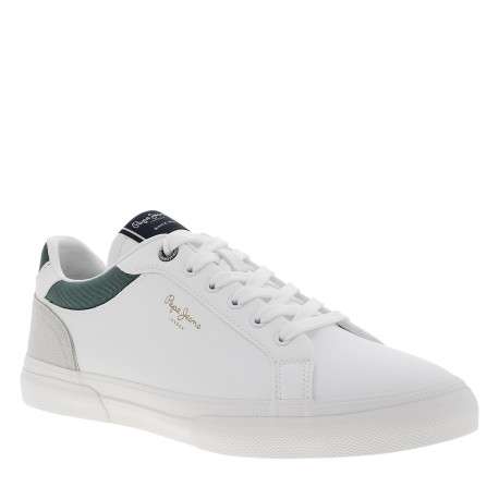 Tennis blanches avec un talon plat et munies d'une fermeture à lacets