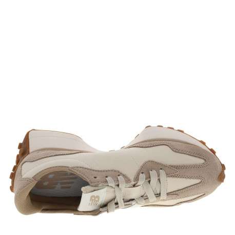 Baskets running beige avec un talon plat et une semelle crantée - Image 4