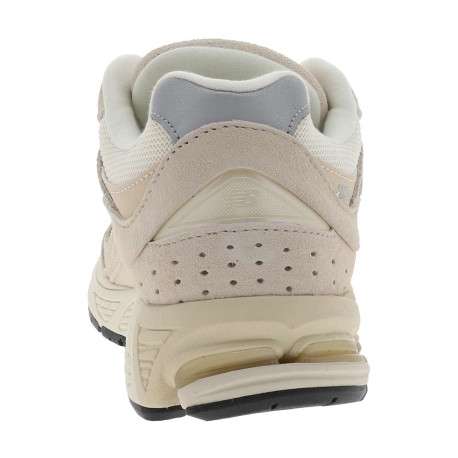 Baskets multisport écrues à talon plat avec un logo brodé sur les côtés - Image 6