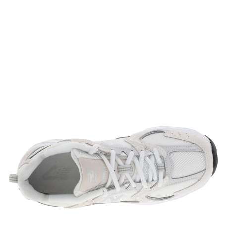 Baskets Multisport en cuir écrues et grises à semelle plate et à lacets blancs - Image 7