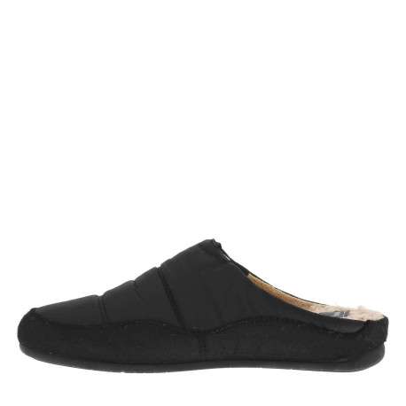 Pantoufles mules noires avec le coup de pied matelassé et feutrine noire