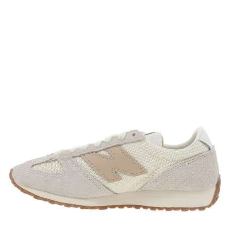 Baskets tennis taupe à talon plat avec un empiècement en nubuck sur le pourtour