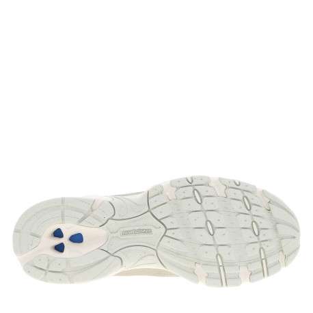 Baskets argent à semelle plate avec le logo de la marque en relief sur le côté - Image 5