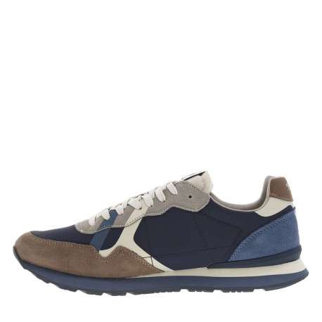 Baskets running en cuir bleu marine à talon plat avec des lacets tressés
