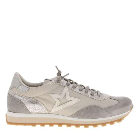 Baskets running en cuir argent avec un talon plat et des lacets élastiqués - Image 2