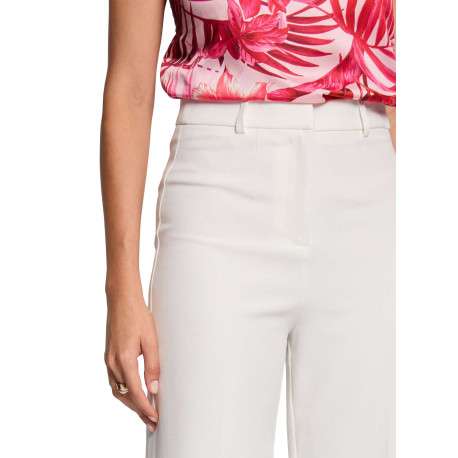 Pantalon chino blanc uni pourvu d'une coupe bootcut et de multiples poches - Image 6