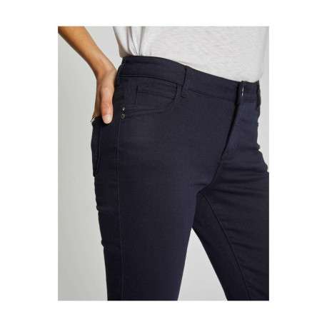 Pantalon 5 poches marine uni avec une coupe slim et des passants pour ceinture - Image 11
