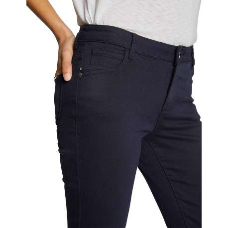 Pantalon 5 poches marine uni avec une coupe slim et des passants pour ceinture - Image 4