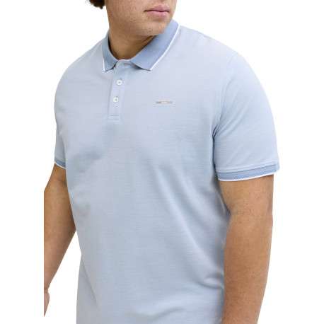Polo en bleu ciel uni avec une coupe droite et un col boutonné - Image 4