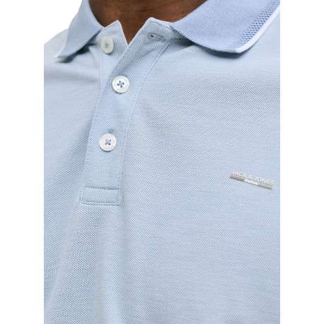 Polo en bleu ciel uni avec une coupe droite et un col boutonné - Image 6