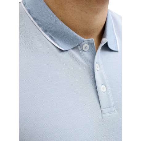 Polo en bleu ciel uni avec une coupe droite et un col boutonné - Image 7
