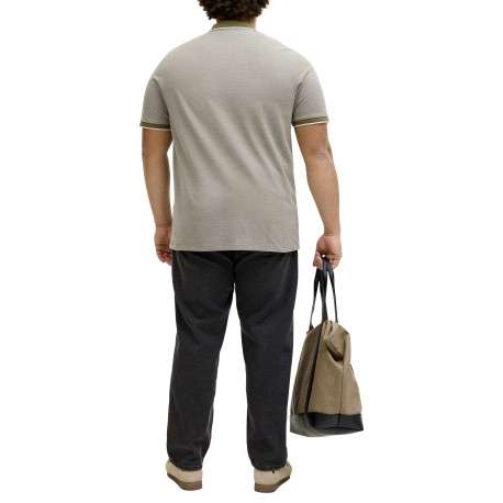 Polo olive uni avec une coupe droite et un col boutonné à manches courtes - Image 4