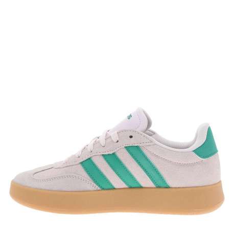 Baskets tennis en cuir roses à talon plat avec des lacets et un logo vert