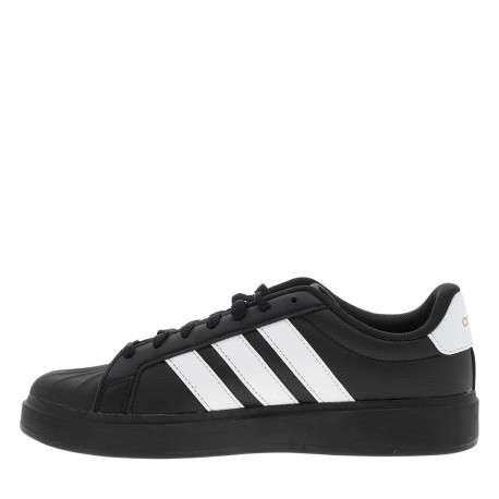 Baskets skate noires à talon plat avec une empeigne caoutchouc