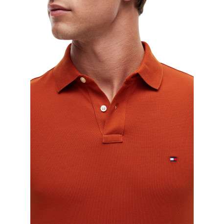 Polo en coton biologique orange à coupe ajustée pourvu d'un col boutonné - Image 4