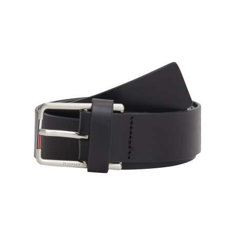 Ceinture en cuir de buffle noire pourvue d'une boucle ardillon rectangulaire
