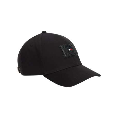 Casquette en coton noire pourvue d'une fermeture strapback à l'arrière