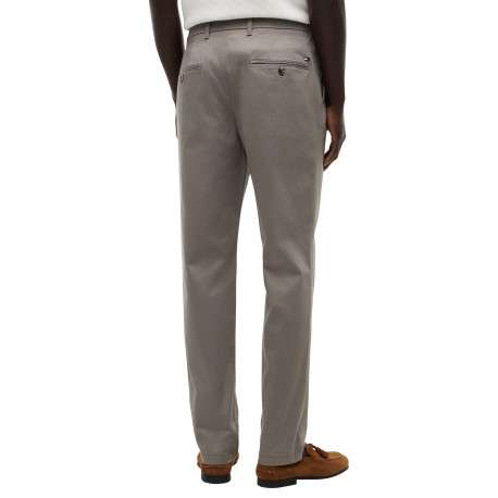 Pantalon chino Denton en coton beige à coupe droite pourvu de passants - Image 3