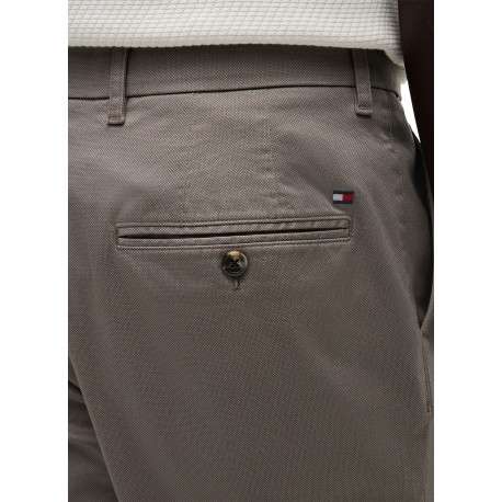 Pantalon chino Denton en coton beige à coupe droite pourvu de passants - Image 4