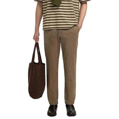 Pantalon chino en coton biologique brun à coupe slim pourvu de passants - Image 2