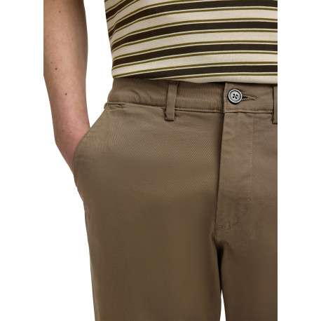 Pantalon chino en coton biologique brun à coupe slim pourvu de passants - Image 4