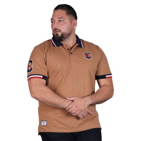 Polo en coton biologique camel à imprimé avec une coupe droite