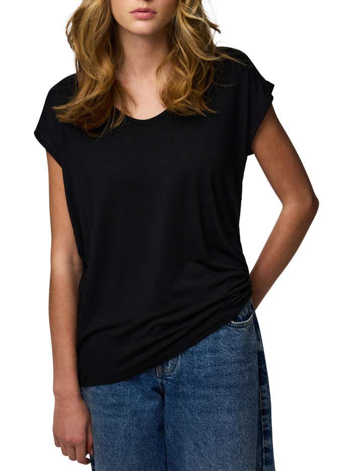 T-shirt noir uni avec une...