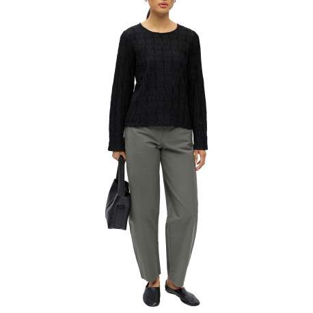 Blouse noire en maille texturée à coupe droite pourvue d'un col rond - Image 5
