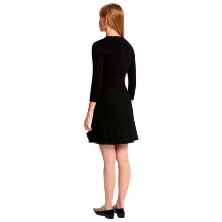 Robe courte noire à coupe ajustée pourvue d'une fermeture zippée - Image 3