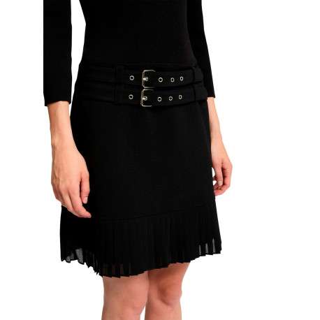Robe courte noire à coupe ajustée pourvue d'une fermeture zippée - Image 4