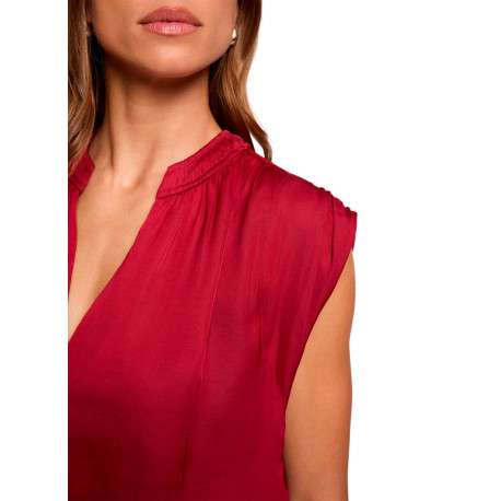 Blouse rouge sans manche à coupe droite pourvu d'un col v profond - Image 4
