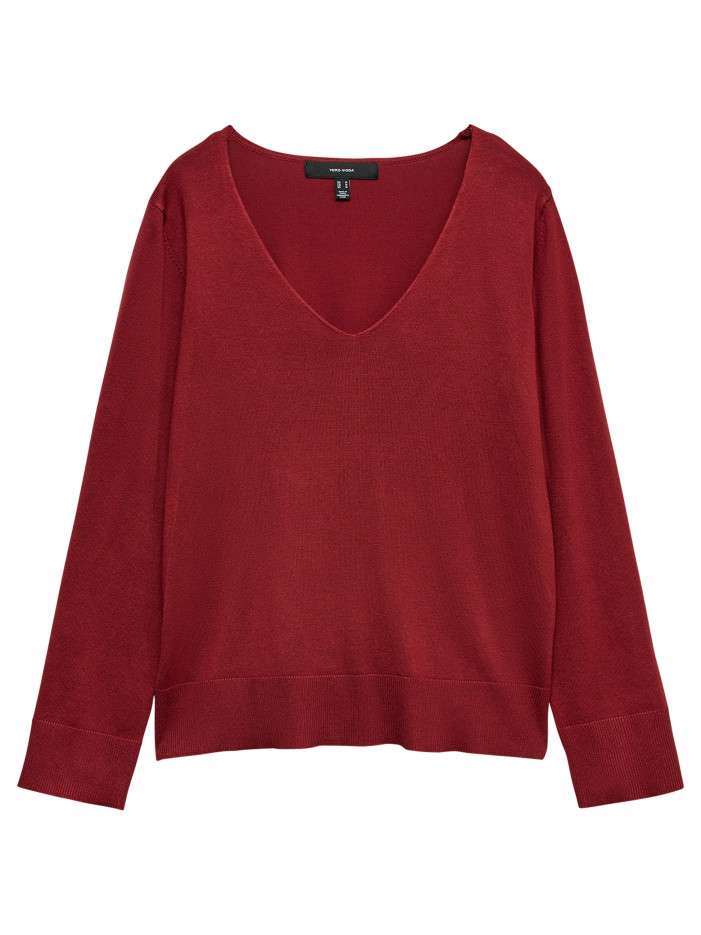 Pull rouge uni avec une...