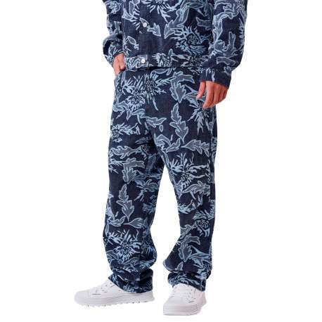 Jean bleu marine muni de motifs floraux avec une coupe large