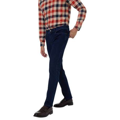 Jean bleu brut en coton mélangé avec une coupe tapered et 5 poches - Image 4