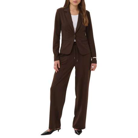 Blazer chocolat uni avec une coupe cintrée et un col à revers - Image 3