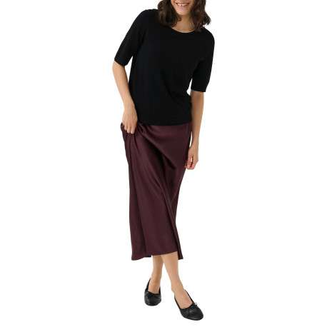 Pull noir uni avec une coupe moulante et des manches courtes - Image 5