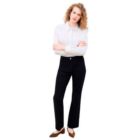 Pantalon en coton biologique noir uni avec une coupe bootcut - Image 4
