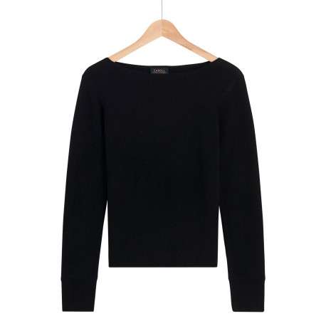 Pull noir uni avec une coupe droite et des manches longues