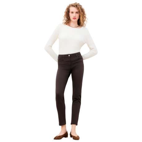 Pantalon en coton chocolat uni avec une coupe slim muni d'un zip et d'un bouton - Image 4