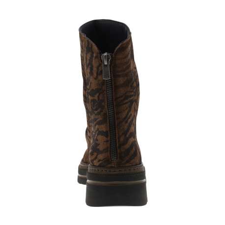 Boots en cuir léopard à semelle décroché bas et une fermeture à zip - Image 4